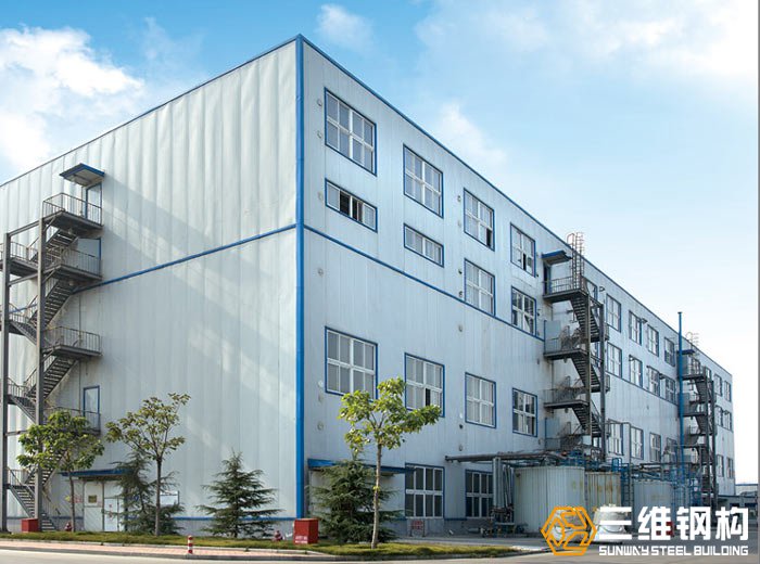 山東三維鋼結構公司建造的濟南圣泉多高層鋼結構加工車間效果圖